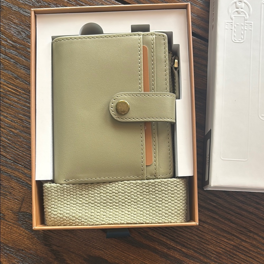 Andar The Lo Wallet